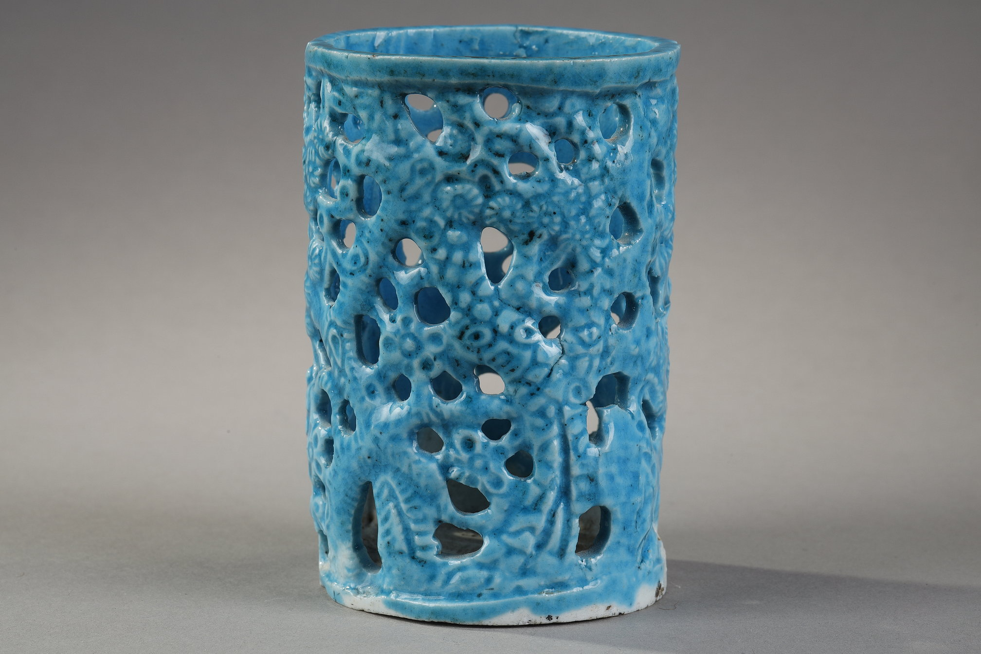 Brushpot bleu turquoise biscuit openwork
